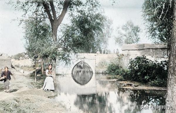 晚清老照片:男子留長指甲,兵丁撅腚射箭,男子舉大石 晚清老照片:男子留長指甲,兵丁撅腚射箭,男子舉大石