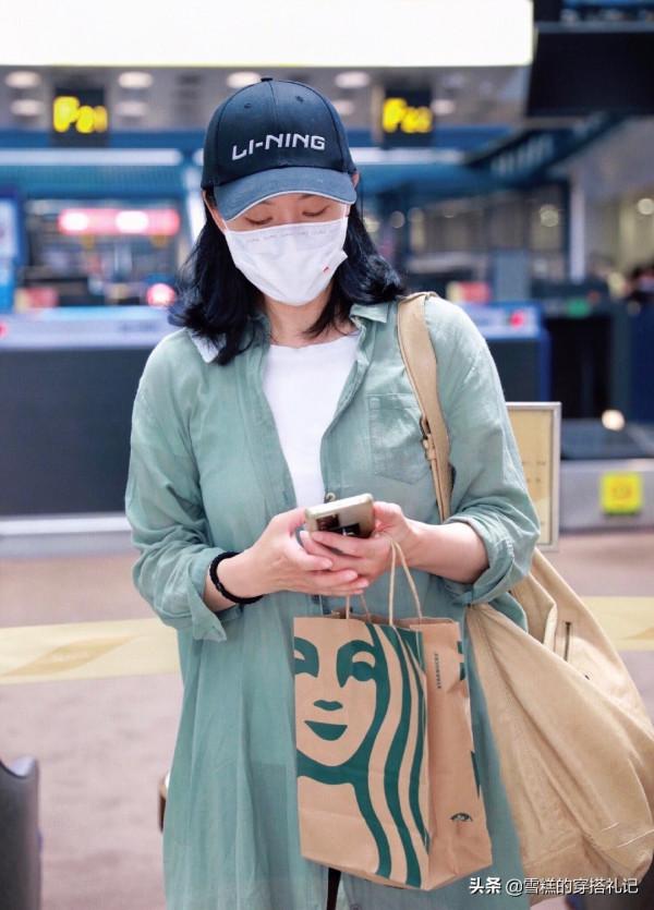 有肚子的女人別隻會“塞衣角”，學詠梅的顯瘦穿法，藏肉又時髦