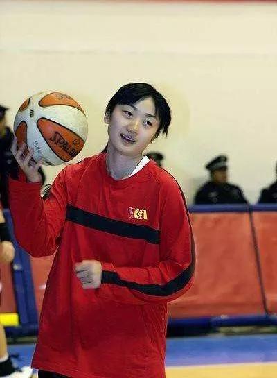 妻子離世他一夜白頭，兩年後和亞州蝶泳天后結婚