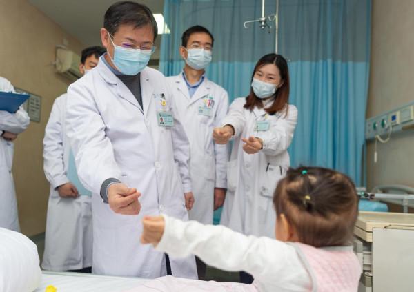 2歲寶寶告別&OpenCurlyDoubleQuote;小肚子灌水&rdquo;，全國約8成嬰幼兒腎移植在同濟醫院完成