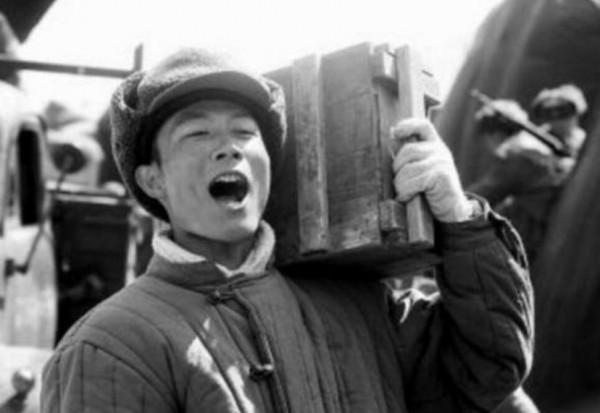 抗美援朝，新兵擅自向美軍開炮，連長要關他禁閉，團長：記二等功