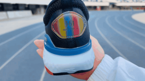 361°E韌跑鞋：快來體驗柔韌回彈的牛皮糖腳感