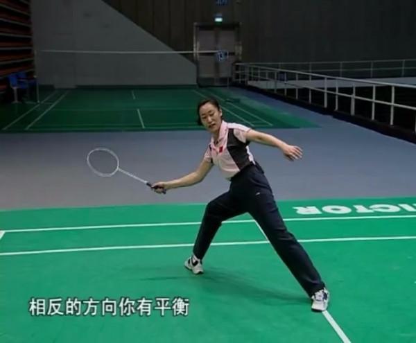 步法如何調整，才能最大限度救球？學會被動步法，讓球場再無死角