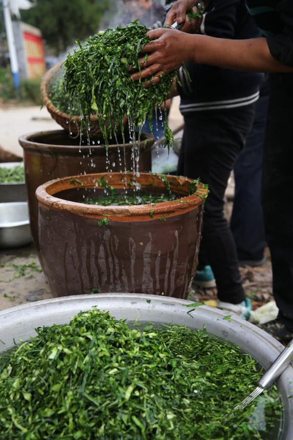 平定酸菜，浸潤在歲月中的風味