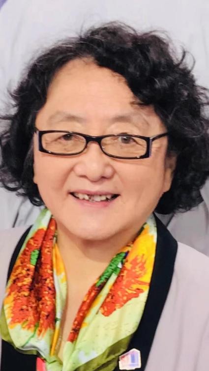 她是開國中將之女，辭去公職，與丈夫在非洲創業，獲中外兩國表彰！