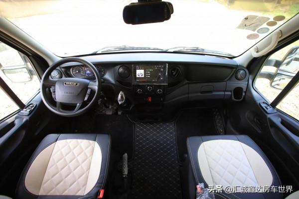 ​老少皆宜的高顏值酒店型瑞弗房車!5座5臥佈局,還帶雙發電機 ​老少皆宜的高顏值酒店型瑞弗房車!5座5臥佈局,還帶雙發電機