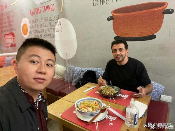 做生意往返中國十年，享受世俗化生活，內心依舊保守的葉門人小羅