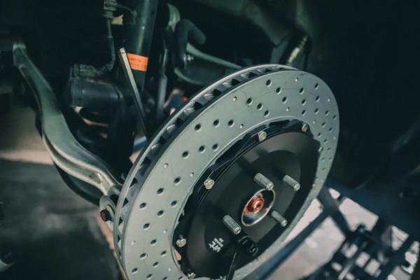 被低估的豪華SUV 謳歌RDX，剎車改裝升級VINIC前六後四剎車套裝