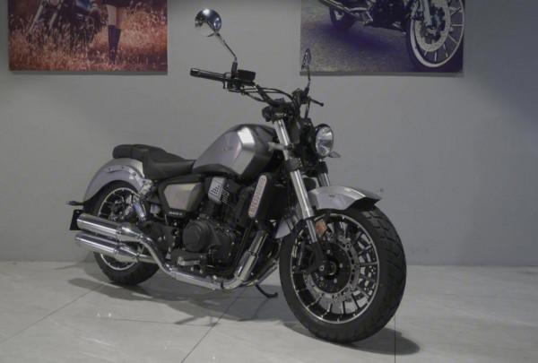 奔達巡航太子車BOX400,水冷雙缸36.7馬力,配19L油箱,不到3萬 奔達巡航太子車BOX400,水冷雙缸36.7馬力,配19L油箱,不到3萬