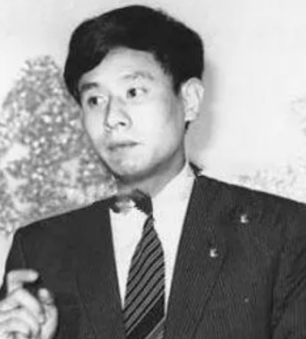 飛行員吳榮根：1982年駕機叛逃獲5000兩黃金，晚年還想回國養老