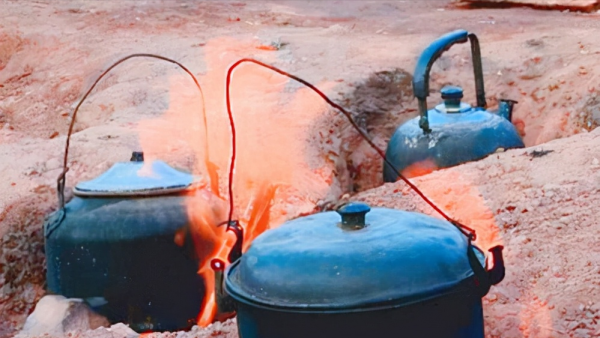 重慶村莊地上冒火60年不滅,村民用來燒水做飯,原來國外也有 重慶村莊地上冒火60年不滅,村民用來燒水做飯,原來國外也有