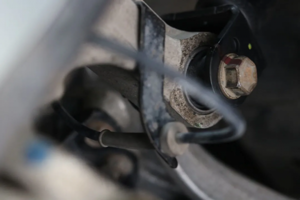 怪獸修車：翻新24萬公里的天籟公爵，底盤效能維修，專治實用派