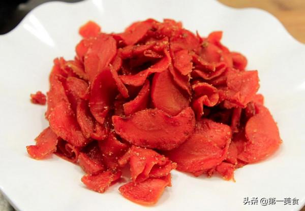 兩個胡蘿蔔,一勺白糖,做成小零食,香甜可口,挑食的孩子都愛吃 兩個胡蘿蔔,一勺白糖,做成小零食,香甜可口,挑食的孩子都愛吃