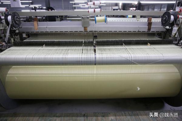 陝西石泉萬餘農戶養蠶，繅絲廠收繭繅絲織綢製衣，一片繁忙景象