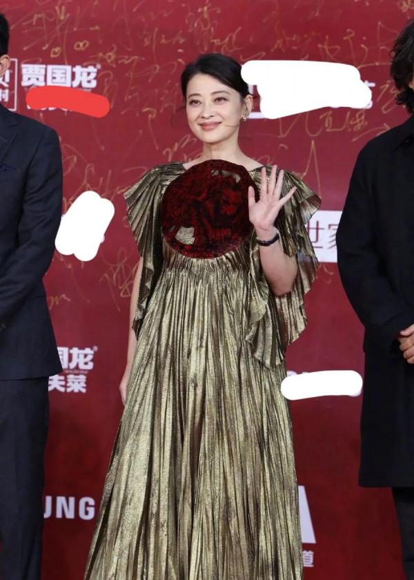 女明星紅毯造型千奇百怪，楊穎太俗，梅婷讓人笑出聲，佟麗婭驚豔