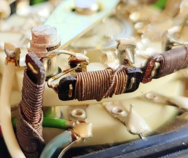 1963年震華500型萬用表!500表的最高工藝水準!三代表拆蓋看差異 1963年震華500型萬用表!500表的最高工藝水準!三代表拆蓋看差異