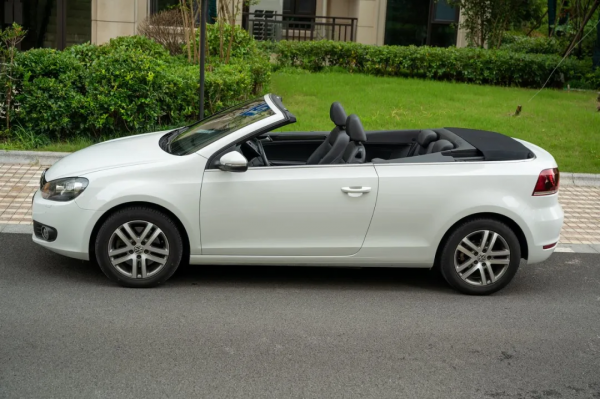 二手敞篷高爾夫:秋高氣爽需好車相伴,十二萬出頭的個性之選 二手敞篷高爾夫:秋高氣爽需好車相伴,十二萬出頭的個性之選