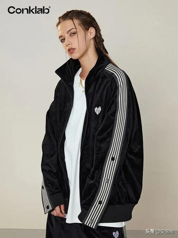 張小斐火出圈的絲絨外套，真的這麼好看嗎？