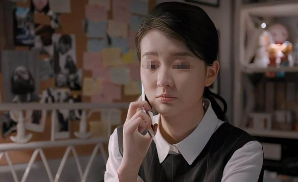 喬欣瘦成紙片人卻被“小肚子”搶鏡，網友驚呆：這是懷了