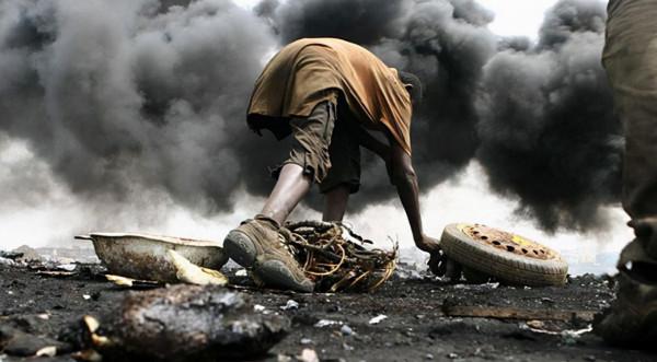 一件二手衣服漂洋過海的生存日記:你們丟棄的破舊衣物都去了哪裡? 一件二手衣服漂洋過海的生存日記:你們丟棄的破舊衣物都去了哪裡?