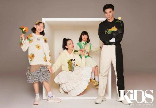 蔡少芬一家五口罕見登大刊,她穿裙子太仙氣,三個孩子顏值太優越 蔡少芬一家五口罕見登大刊,她穿裙子太仙氣,三個孩子顏值太優越