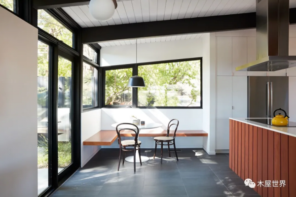 用當年的流行風格改建60年前的木屋,享受現代溫馨的生活 用當年的流行風格改建60年前的木屋,享受現代溫馨的生活