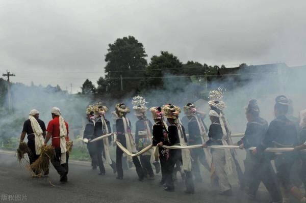 包辦婚姻、未婚先孕、逃婚、出軌，一個農家女孩經歷的曲折半生