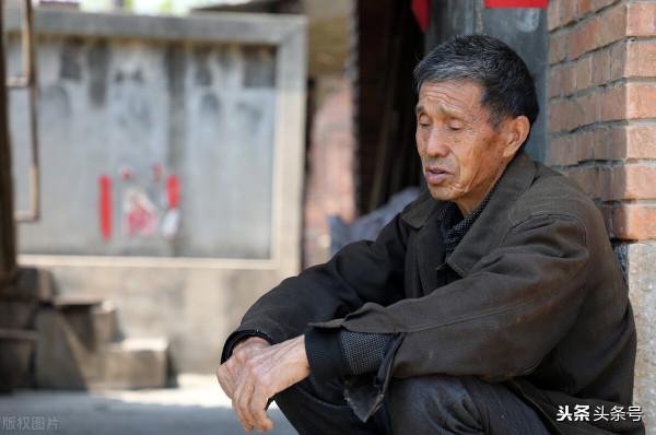 姥姥把我帶大，父親去世後，母親：他是你繼父，是真的愛你