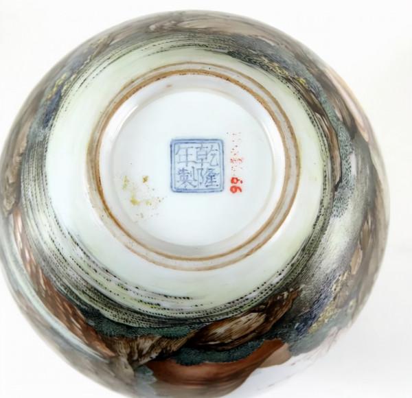 紐約小型拍賣驚現乾隆御瓷？「無頸」乾隆琺琅彩瓶1560萬成交