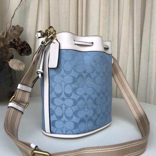 單肩斜挎,不要太百搭的水桶包哦 單肩斜挎,不要太百搭的水桶包哦