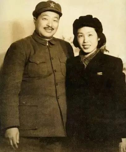 西南軍區司令員賀龍出外視察遭遇土匪襲擊,賀炳炎接令後緊急馳援 西南軍區司令員賀龍出外視察遭遇土匪襲擊,賀炳炎接令後緊急馳援