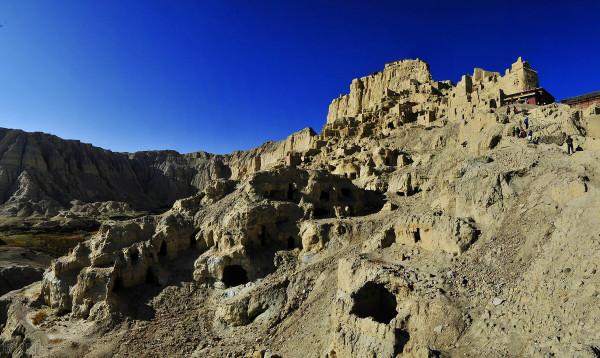 西藏牧民為找丟失的牛，誤入“鬼城”被嚇跑，究竟怎麼回事？