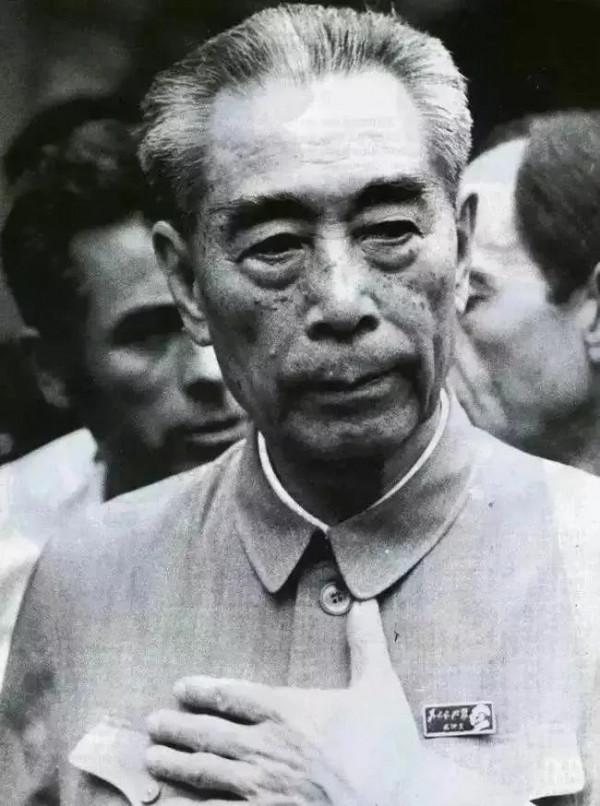 1976年1月8日，敬愛的周總理與世長辭，他一生為國為民，鞠躬盡瘁