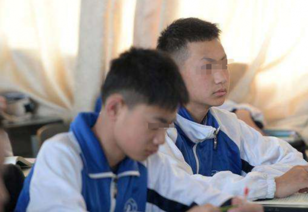 “14歲現象”愁壞家長,孩子叛逆的表象下,藏著什麼秘密? “14歲現象”愁壞家長,孩子叛逆的表象下,藏著什麼秘密?