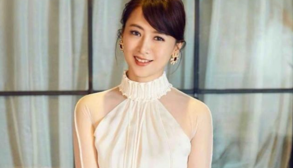 翁虹女兒13歲美成這樣，不是混血兒卻勝似混血兒，還撞臉了阿嬌