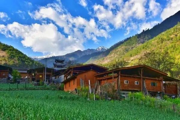 這些“雲端上”的古村落,正過著神仙般的日子,沿途就像走在畫裡 這些“雲端上”的古村落,正過著神仙般的日子,沿途就像走在畫裡