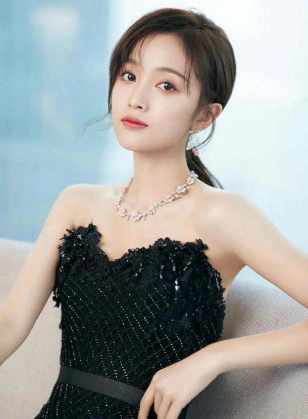 海南“富婆”：吳宣儀