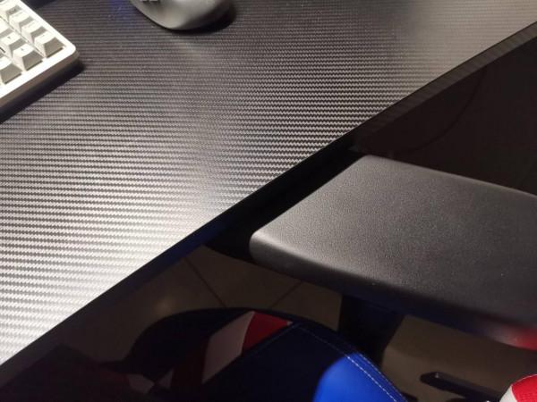 成年人的快樂屋，一桌一椅三兩平足以，新年煥新裝，簡約實用桌面