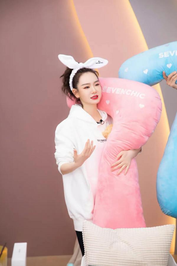 戚薇直播時尚圖鑑 戚薇直播時尚圖鑑