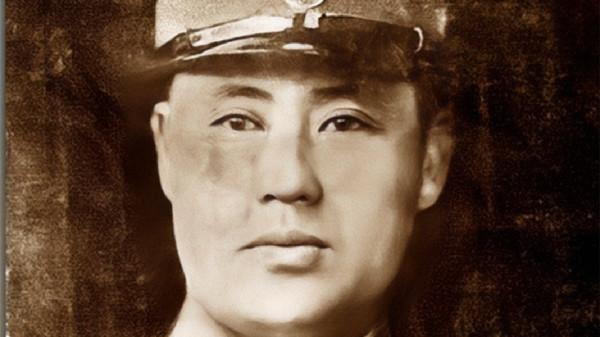 1931年，地下黨員侯鏡如失聯後成國軍司令，後在遼瀋戰役立下奇功