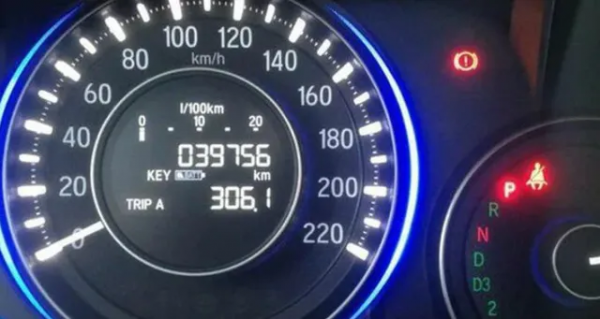 汽車儀表盤上的batt燈閃爍是什麼原因？