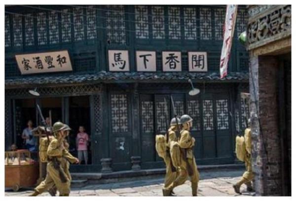 20萬橫店群演現狀：美女扎堆光棍遍地，90%高中沒念完