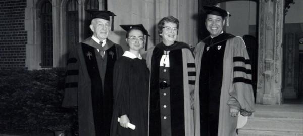 希拉里：年輕時清純甜美，把克林頓迷得團團轉，兩次求婚都被拒絕