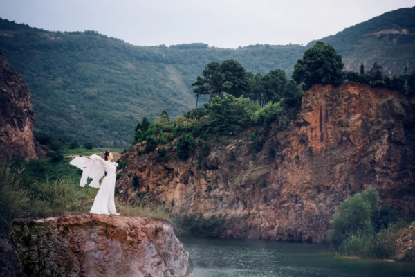 人窮不省三種錢，沒錢不串三人門