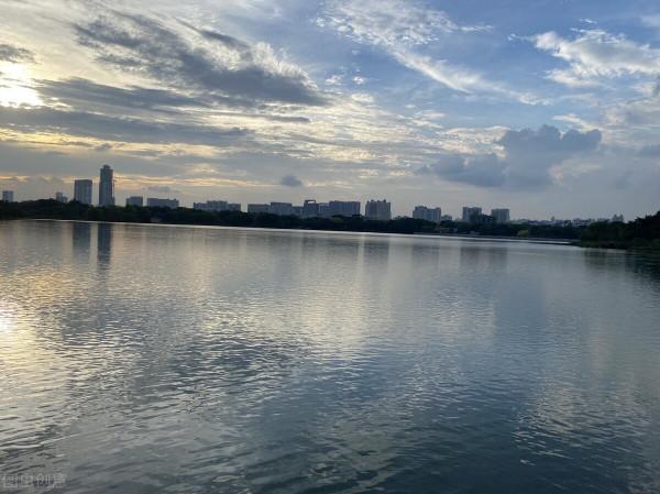 生活就是生下來，活下去，意義就是賺錢