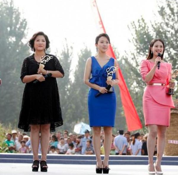 王茜華胖了反而更美了，穿收腰裙配捲髮嬌俏動人，看完都想增肥了