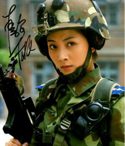 濃妝豔抹就別演軍人了!這8位女星告訴你,什麼才是颯爽英姿 濃妝豔抹就別演軍人了!這8位女星告訴你,什麼才是颯爽英姿