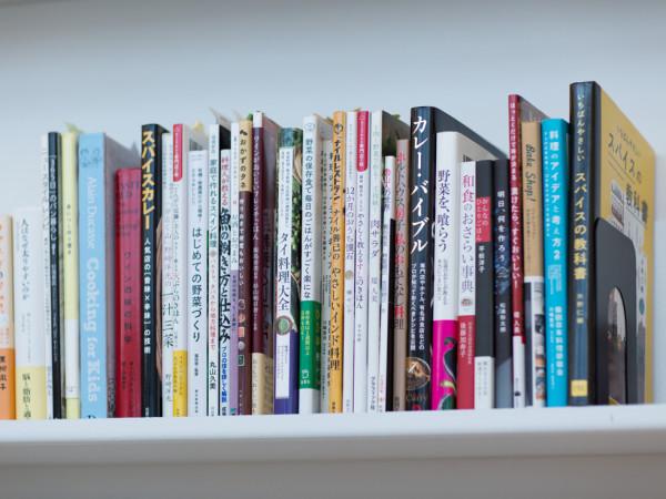 咖啡與書｜比起暢銷的書，更想放“有熱量的書”的Hama House