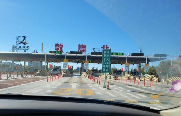 相比前面幾道景區，七道橋的胡楊反而是黃的最早