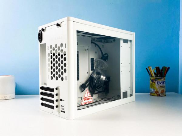 打造清爽桌面，嘗試組裝全白色幻彩小機箱，既簡單也不簡單